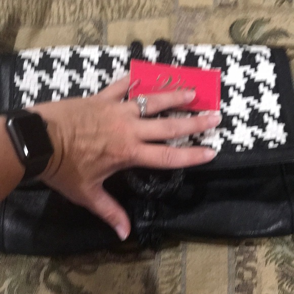 Brand New Houndstooth wrist purse - Picture 5 of 5